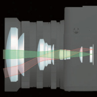 A look inside the zoom lens in the Leica Digilux 2. The lens consist of 13 elements, two of them have asperhical surfaces. The first group of lens elements remain stationary over the entire zoom range. The rear group focusing design makes it possible to focus quickly and without camera shake.