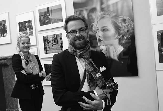 Karin Rehn-Kaufmann and Thorsten Overgaard in the Leica Galerie Salzburg. Photo by Franz Neumayr.