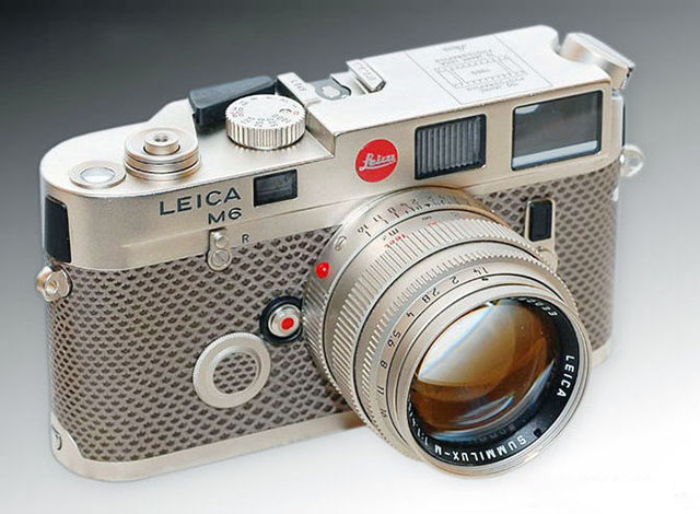 Leica M6 Classic in Platinium. 