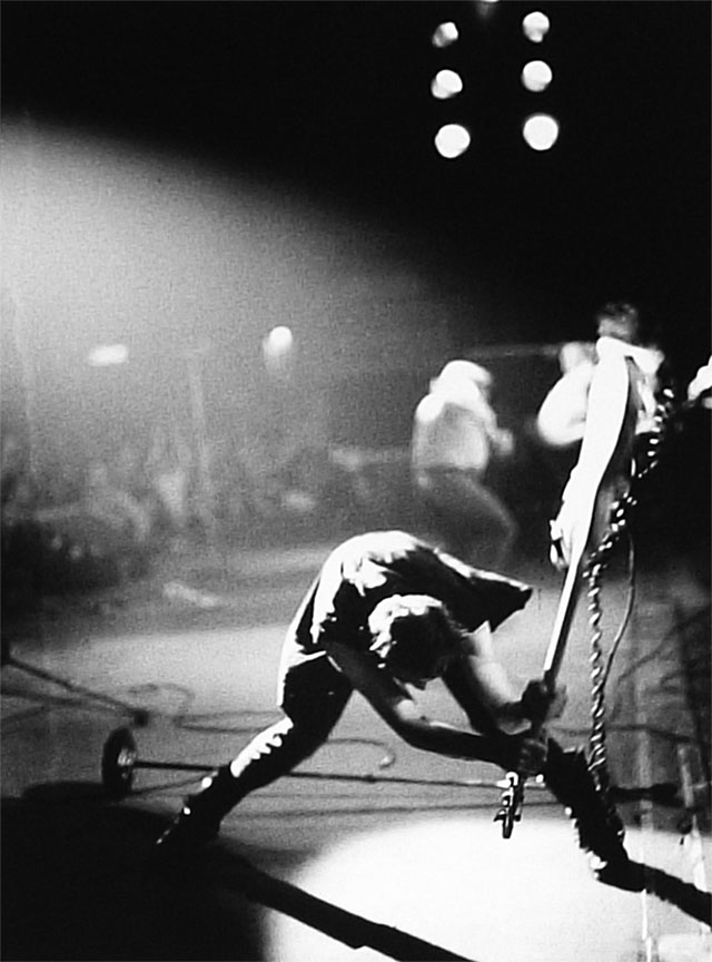 THE CLASH: LONDON CALLING by Pennie Smith.