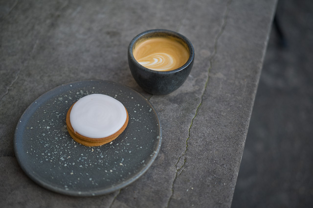 Afternoon coffee and cake at La Cabra Coffee Roasters in Aarhus, Denmark. Leica M10 with Leica 50mm APO-Summicron-M ASPH f/2.0. © 2017 Thorsten Overgaard.