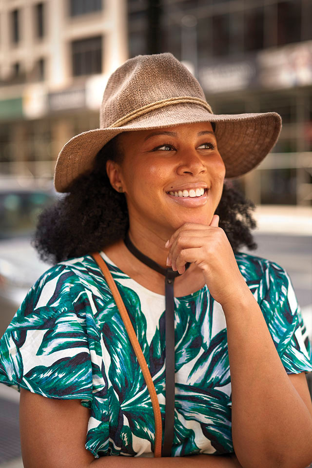 Street portrait in New York by David Shedlar. Leica M10 with Leica 75mm Noctilux-M ASPH f/1.25. © 2018 David Shedlar. 