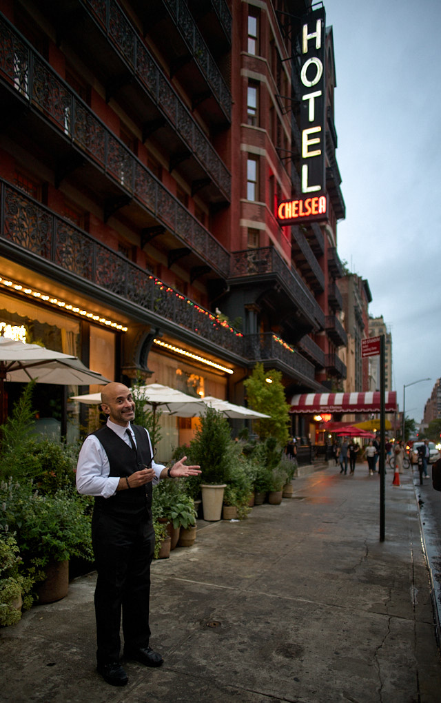 Mike Canaris is a doorman at the real Hotel Chelsea, as well as a poet. Leica M11 with Leica 21mm Summilux-M ASPH f/1.4. © Thorsten Overgaard.