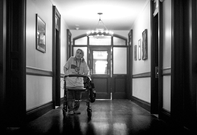 On the same floor as mine at the Hotel Chelsea, I met coreographer Merle Lister, who often gets recognized in stores and on the street for being in the Scorcese documentary on Hotel Chelsea, Dreaming Walls (2022). We had a talk about it all, as well as being immortal spritual beings that will live forever. Leica M11 with Leica 50mm Noctilux f/0.95. © Thorsten Overgaard.