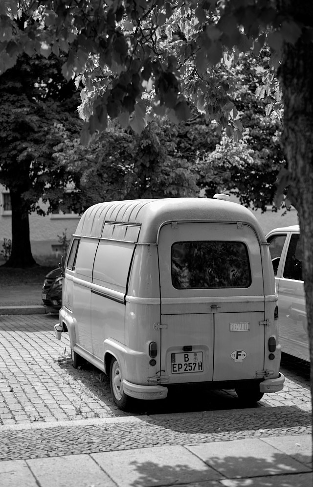 Renault ESTAFETTE 1959 Berlin. Leica M11 with Leica 50mm Summilux ASPH f/1.4 BC. © Thorsten Overgaard.