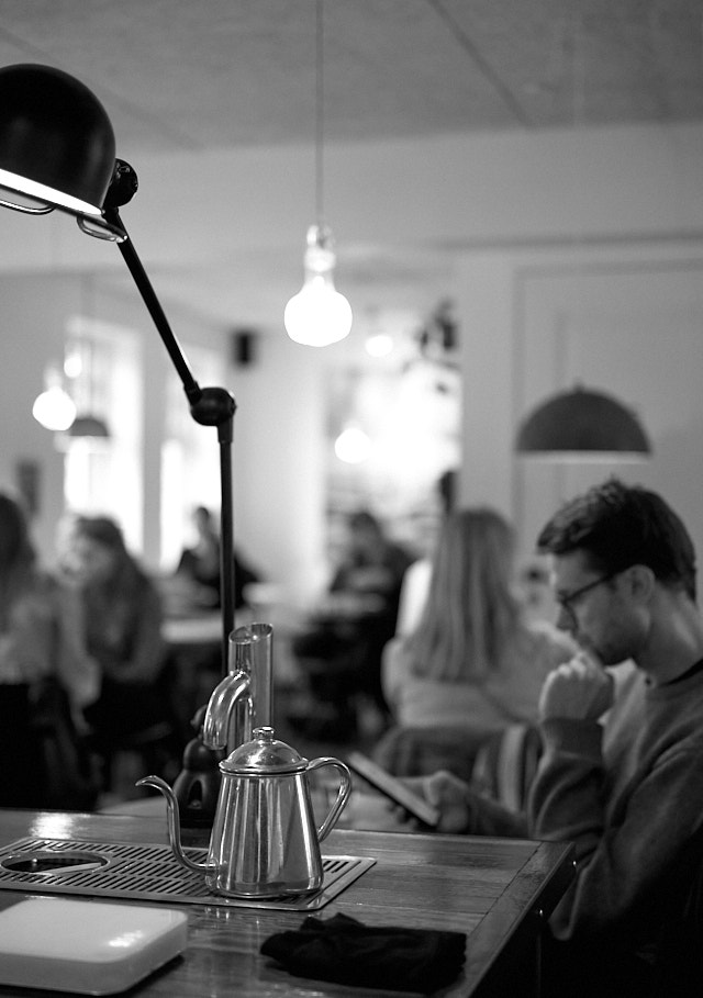 La Cabre coffee bar. Leica M11 with Leica 50mm APO-Summicron-M ASPH f/2.0. © Thorsten Overgaard.