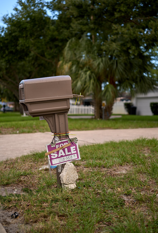 I aign of the times. Many people have moved from California and New York to Florida and Texas in the recent year. As a result, the prices of rentals and houses have gone sky high. But also you see many houses for sale where the owners often want to cash in now with the high prices, and then rent somethign till the prices drop again and they can buy another house for a low price (except there are very few rentals available dur to the high demand). Leica M11 with Leica 50mm APO-Summicron-M ASPH f/2.0 LHSA.