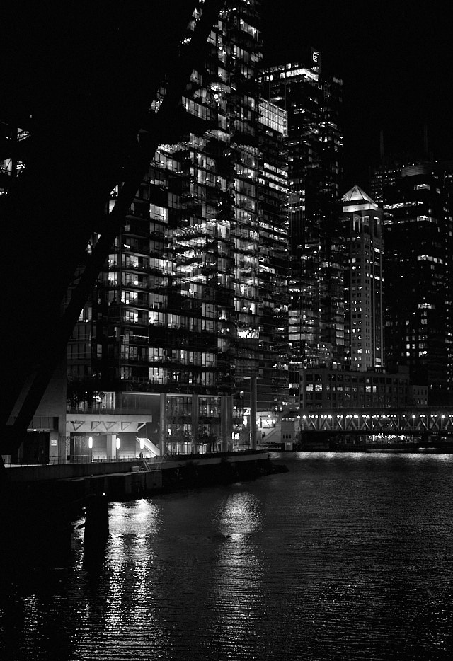Chicago by night. Leica M10-P with Leica 50mm Summilux-M APSH f/1.4. © 2020 Thorsten Overgaard. 
