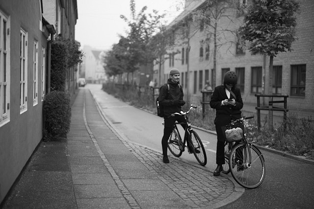 Stopped to take a message. Leica M10-P with Leica 50mm Summilux-M ASPH f/1.4. © Thorsten Overgaard. read a message. Stopped