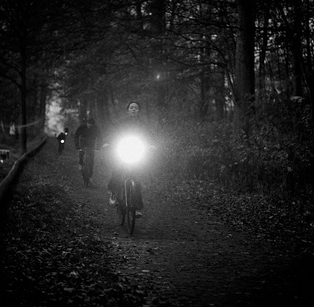 Bicycling to work in dusty rain and cold morning. Leica M10-P with Leica 50mm Summilux-M ASPH f/1.4 BC. © Thorsten von Overgaard. 