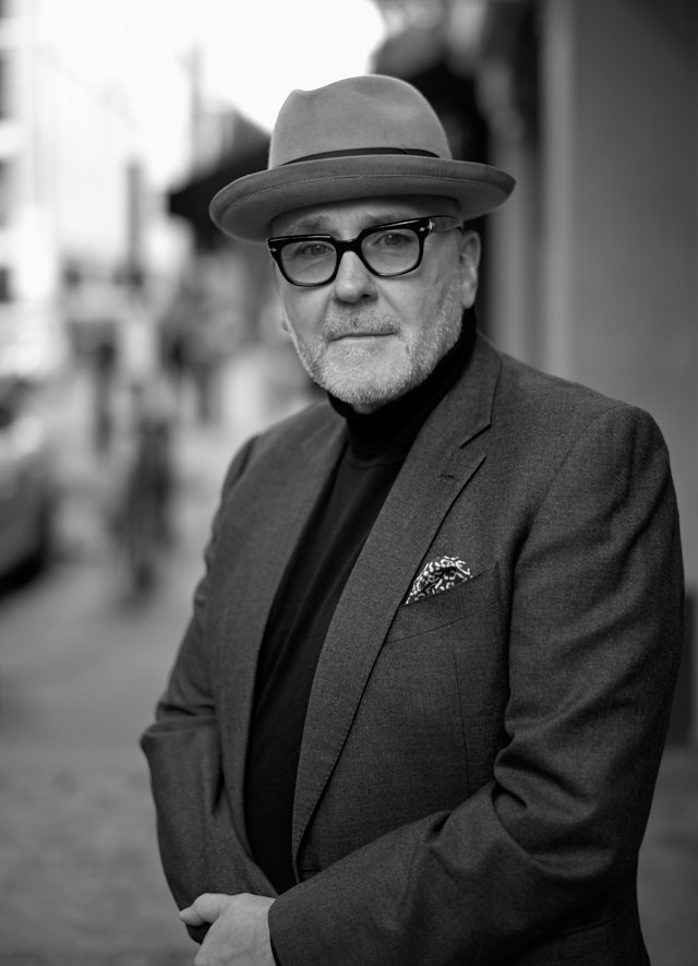 Street portrait in Soho, London. Leica M10-P with Leica 50mm Summilux-M ASPH f/1.4 BC. © Thorsten Overgaard.
