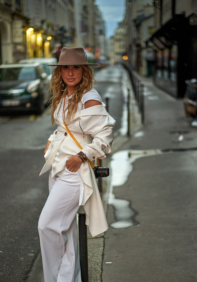 Layla Bego in Paris. Leica M10-P with Leica 50mm Summilux-M ASPH f/1.4 BC. © Thorsten Overgaard.