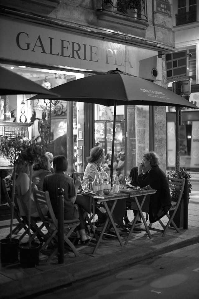 Late night dinner at Rue de Beaune. Leica M10-P with Leica 50mm Summilux-M ASPH f/1.4 BC. © Thorsten Overgaard.