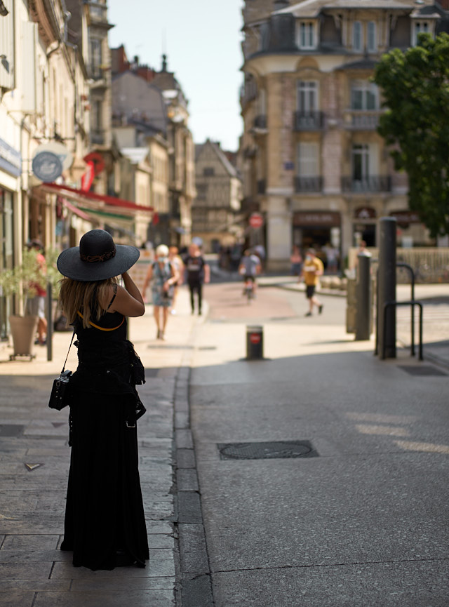 Layla with the Leica Q2 Monochrom in Dijon, France. Leica M10-P with Leica 50mm Summilux-M ASPH f/1.4 BC. © Thorsten Overgaard.