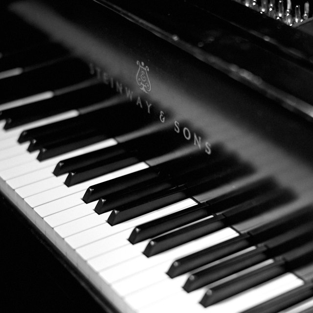 The Steinway of Nat King Cole at Studio A at Capitol Studios In Hollywood. Leica M10-P with Leica 50mm Summilux-M ASPH f/1.4 BC. © Thorsten Overgaard.