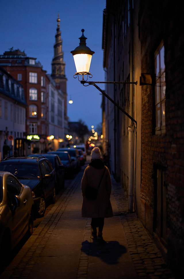 Sankt Annæ Gade in Copenhagen, with the tower of Church of Our Saviour in the background. Leica M10-P with Leica 50mm Noctilux-M ASPH f/0.95. © Thorsten Overgaard. 