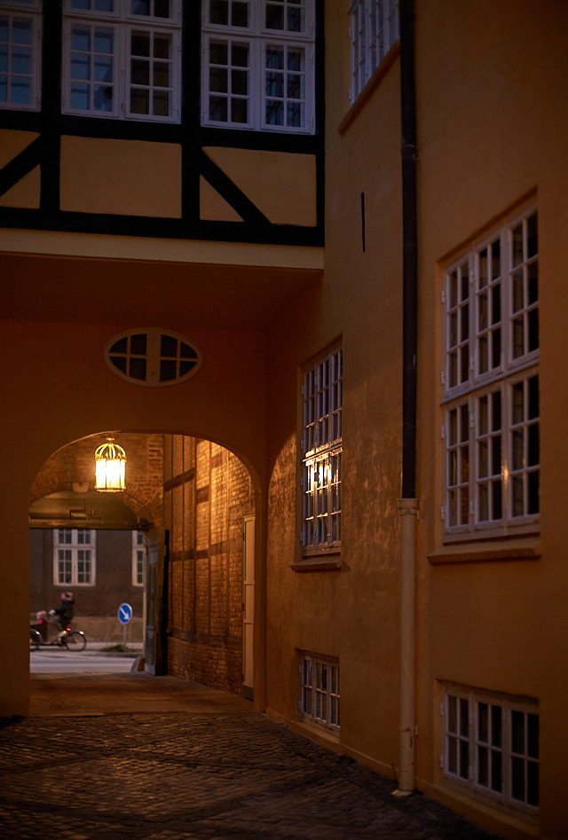 Strandgade 30 in Copenhagen was the home of painter Hammershøi 1899-1909 and whre he made some of his famed interiors and developed his style. He also painted inside Strandgade 25 (the red-brick building seen through the gate). Leica M10-P with Leica 50mm Noctilux-M ASPH f/0.95. © Thorsten Overgaard. 