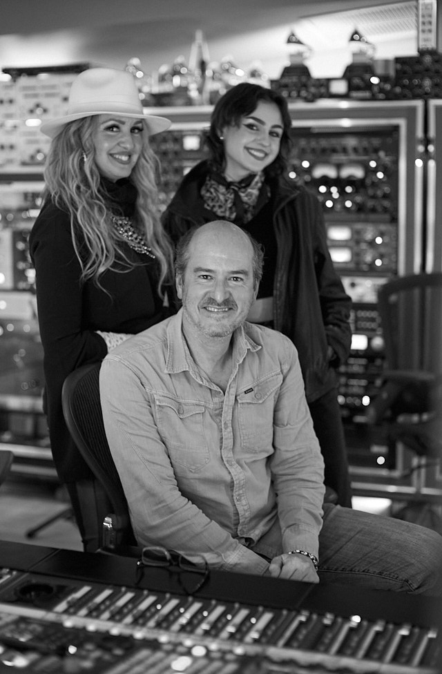 Visited producer Rafa Sardina in the studio . Layla and Mia. Leica M10-P. © Thorsetn Overgaard. 