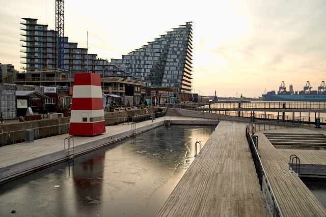 The Harbor Bath with the "AARhuset" building by Bjarke Ingels in Aarhus Ø, Denmark. Leica M10-P with 7artisans 35mm f/1.4. © Thorsten Overgaard. 