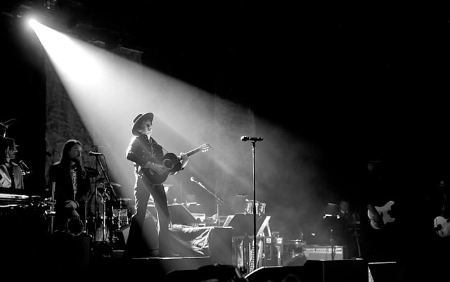 Beck opened the live music part of the Clive Davis Pre_Grammys Gala 2020 with four songs. Leica M10-P with Leica 50mm Summilux-M ASPH f/1.4 © Thorsten Overgaard.