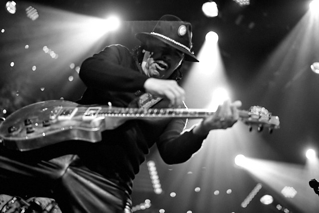 Santana performed. Leica M10-P with Leica 50mm Summilux-M ASPH f/1.4 © Thorsten Overgaard.