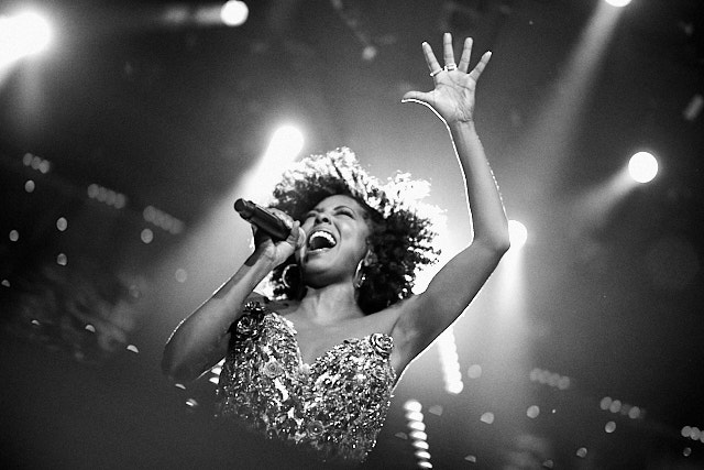 Clive Davis' personal discovery he wanted to present to the audience this evening was Adrienne Warren who performed two songs by Tina Turner. The voice and personality impressed the audience who acknowledged loud and standing. Leica M10-P with Leica 50mm Summilux-M ASPH f/1.4 © Thorsten Overgaard. 