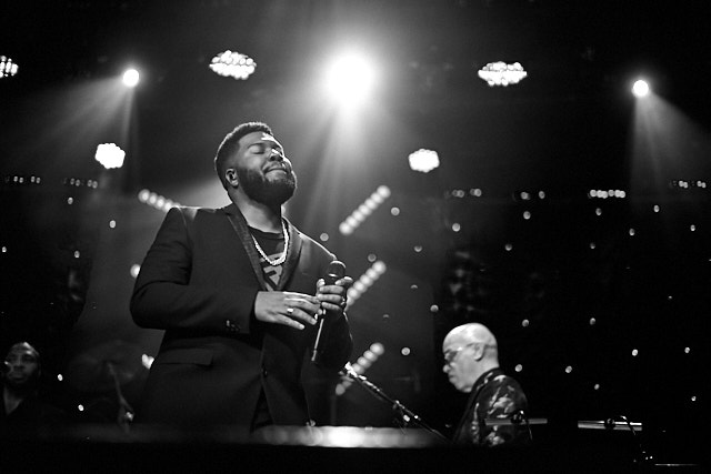 Khalid at the Clive Davis Pre-Grammys Gala 2020. Leica M10-P with Leica 50mm Summilux-M ASPH f/1.4 © Thorsten Overgaard.