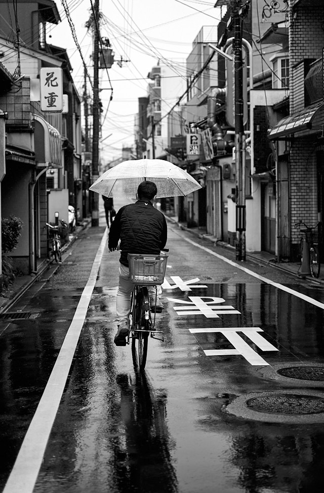 Rainy days in Kyoto. Leica M10-R with Leica 50mm APO-Summicron-M ASPH f/2.0 LHSA. © Thorsten Overgaard. 