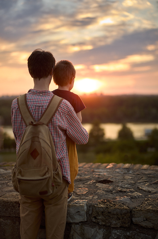 A dad and his son enjoying the sunset by the Kula Nebojša castle. Leica M10-R with Leica 50mm Summilux-M ASPH f/1.4. © Thorsten Overgaard. 