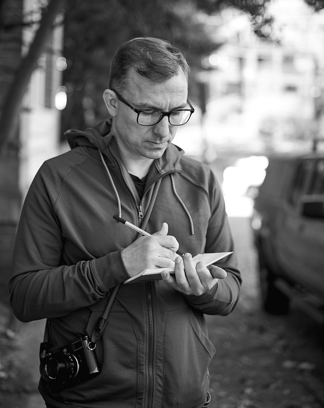 Writing in the notebook. Shawn Hale attended his 2nd Overgaard Workshop and took notes. Leica M10-R with Leica 50mm APO-Summicron-M ASPH f/2.0 LHSA. © Thorsten Overgaard.