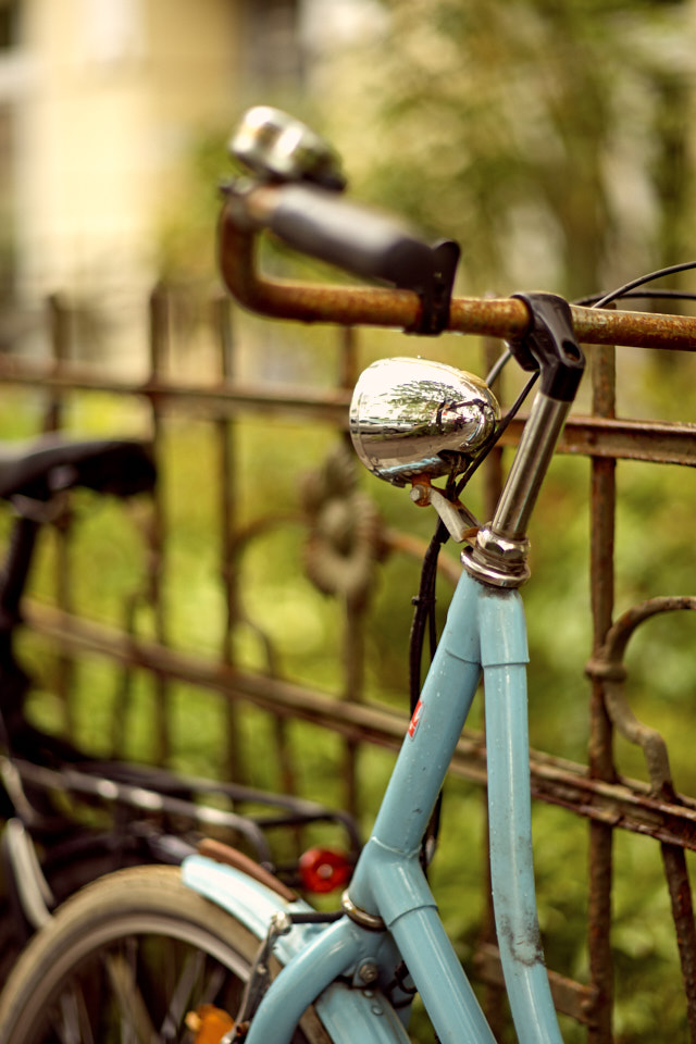 Bicycle in Hamburg. Leica M10-P with Leica 75mm Summilux-M f/1.4. © Thorsten Overgaard. 

