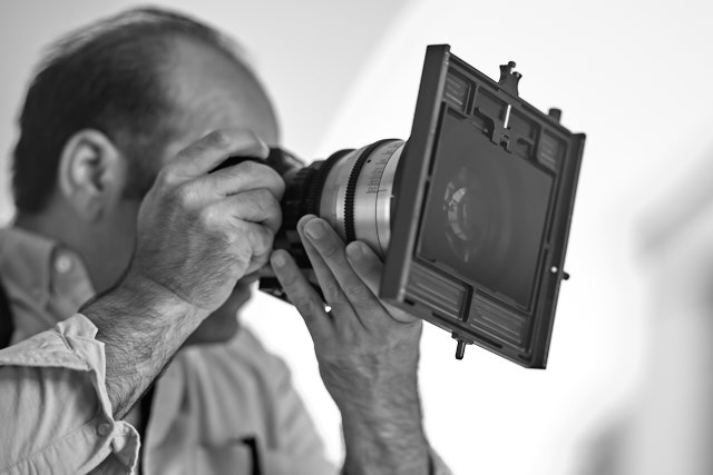 Tim with the 25mm and a TIFFEN orange-red filter. Cinoflex MASTERBUILT 25mm f/1.4 on Leica M10-P Safari. © Thorsten Overgaard. 