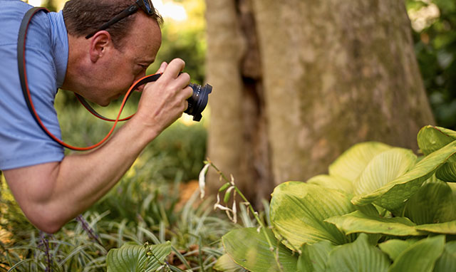 Brad in New York with the Leica. © Thorsten Overgaard. 