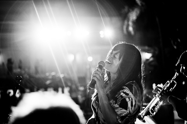 Stacy Francis doing Purple Rain that used to be available on iTunes. © 2014 Thorsten Overgaard. Leica M 240 with Leica 50mm APO-Summicron-M ASPH f/2.0.