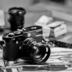 Leica 50mm APO-Summicron-M ASPH f/2.0 with the Thorsten von Overgaard ventilated lens shade in black.