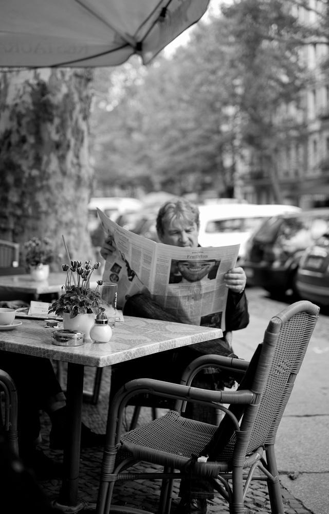 A smiling German newspaper. Leica M 240 with Leica 50mm APO-Summicron-M ASPH f/2.0.  