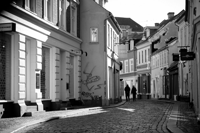 My hometown Aarhus is quite deserted in the weekends and the Easter. The cafées are packed, and so is the museums and the parks. But the streets. No.