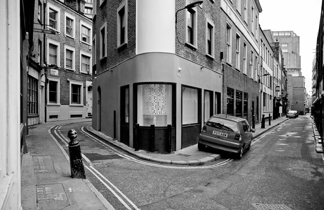 London parking. Leica M 240 with Leica 28mm Summilux-M ASPH f/1.4. © 2016 Thorsten Overgaard. 