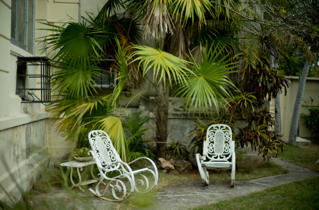 A garden in Vedado, Havana, Cuba. Leica M10 with Leica 50mm Noctilux-M ASPH f/0.95. © 2017 Thorsten Overgaard.