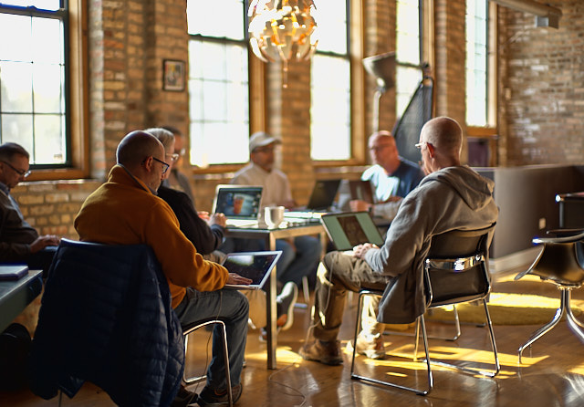 Editing photos in the Chicago Workshop. © Thorsten Overgaard. 