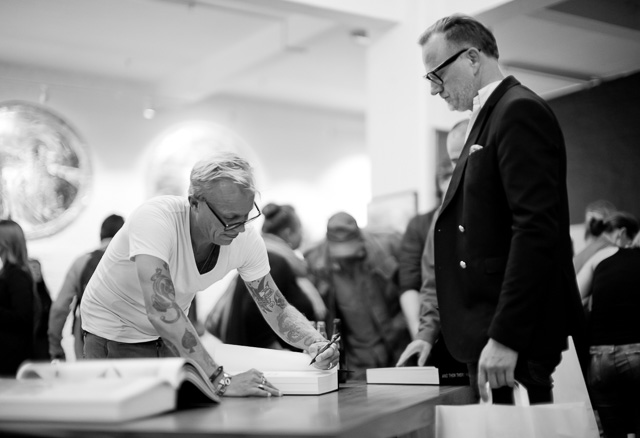 400-500 people showed up to collect their pre-ordered book and get it signed. © Thorsten Overgaard