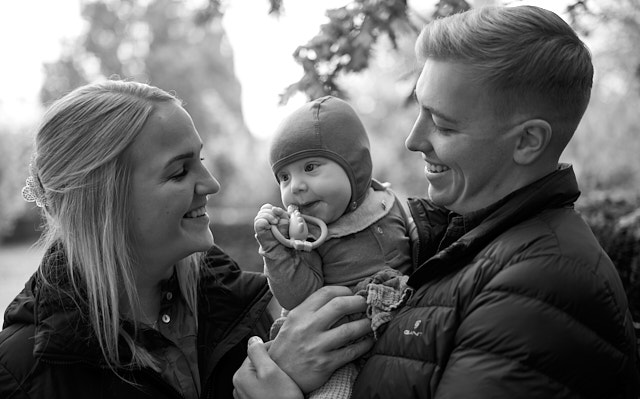 Mother Astrid Overgaard with Elliot and Mathias. Leica M10-R with Leica 50mm APO-Summicron-M ASPH f/2.0. © Thorsten Overgaard.