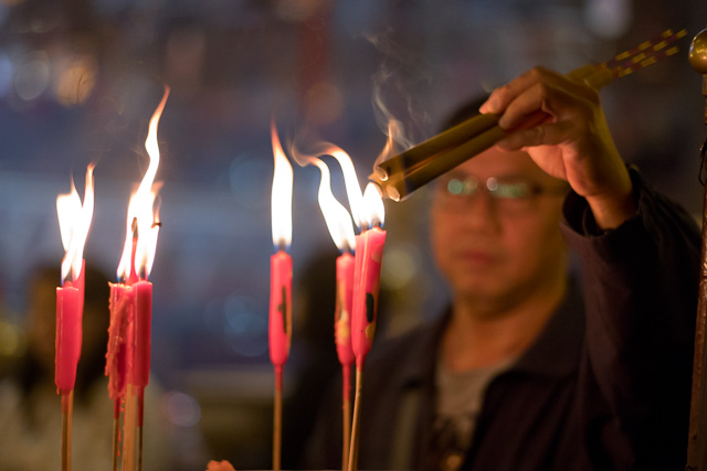 Hong Kong by Thorsten Overgaard. Leica M10 with Leica 90mm APO-Summicron-M ASPH f/2.0.