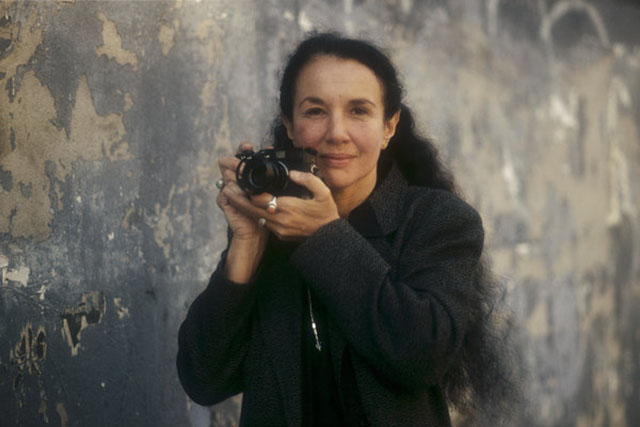 Mary Ellen Mark (1940-2015) with Leica in New York City in 1987