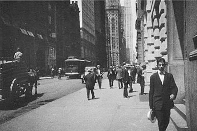 Ernst Leitz II took the miniature camera, the first Ur-Leica to New York and made this photo in Manhatten, 1914 or 1924. 