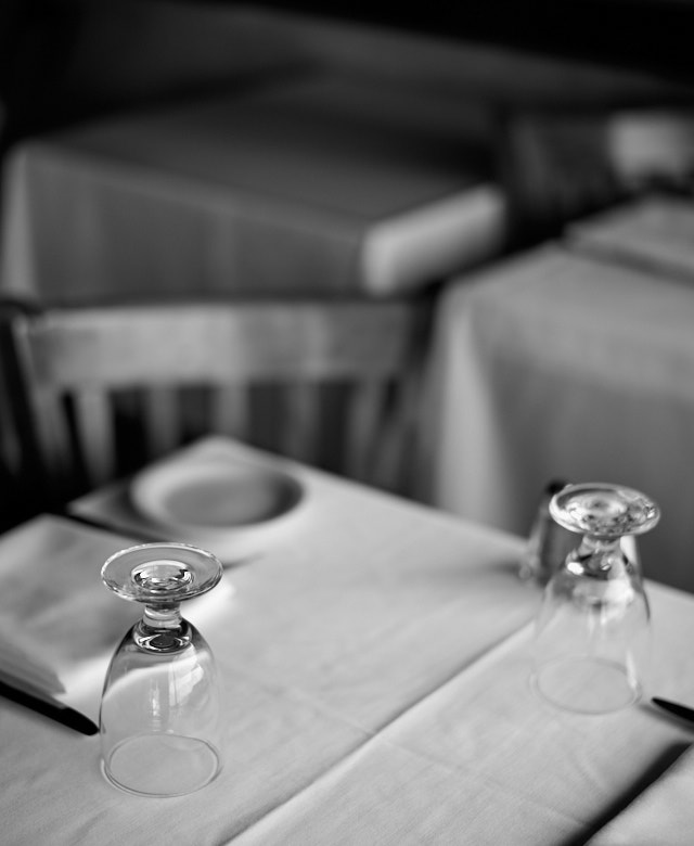 Restaurant. Panasonic Lumix DC S1R with Leica 50mm Summilux-M ASPH f/1.4 BC. © Thorsten Overgaard. 

