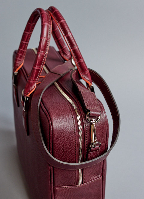 The Von with shoulder strap attached