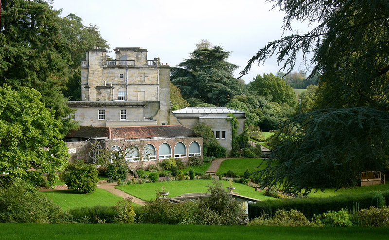 Saint Hill Manor. Panasonic DMC-LC1 (sister camera of Leica Digilux 2). © Thorsten Overgaard. 