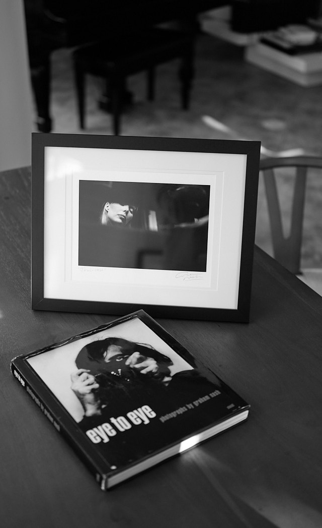 Got thei beautiful photoof Janis Joplin (1969) by Graham NashLeica Q3 43. © Thorsten Overgaard.