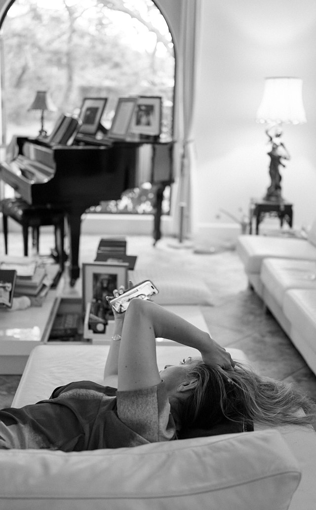 Layla on facetime with Mia. Leica Q3 43. © Thorsten Overgaard. 